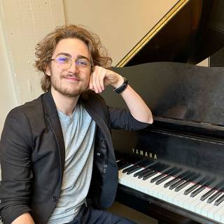 Professeur de piano Hugo Denis